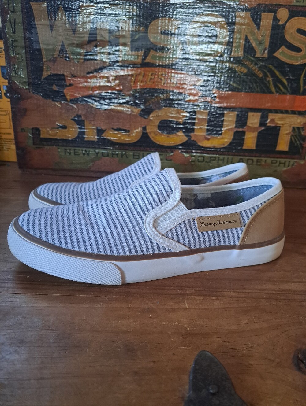 Tommy Bahama Womens Pinstriped Slip-On Shoes Size 6.5 Nautical Gray White Canvas